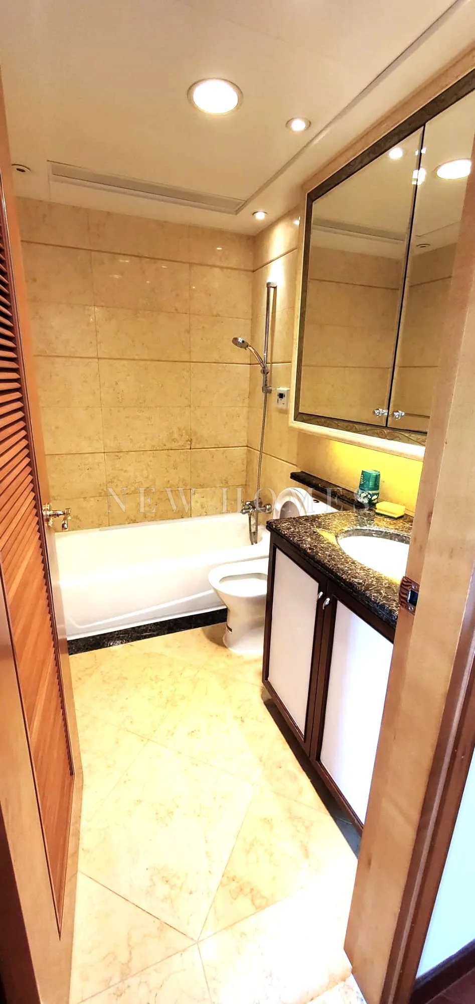 Sun Tower (Blk 1A), Kowloon Station — 7